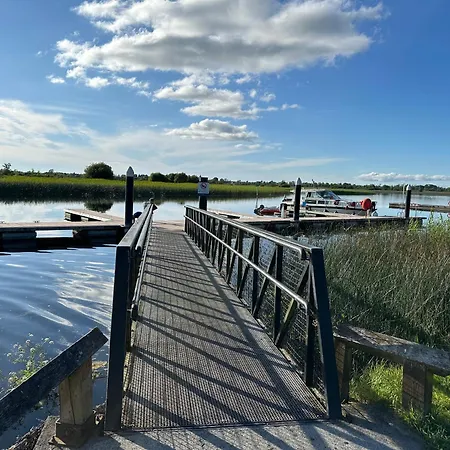 Near The River Shannon شقة *