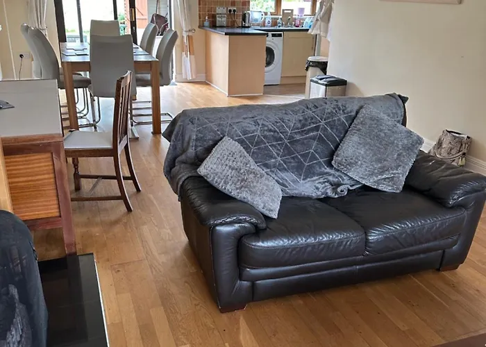 Near The River Shannon Apartment *